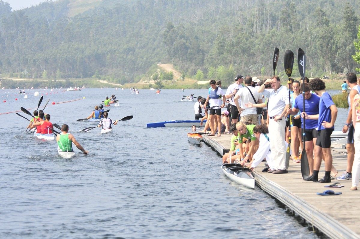 Participantes en el Campeonato gallego de piragüismo en Verducido