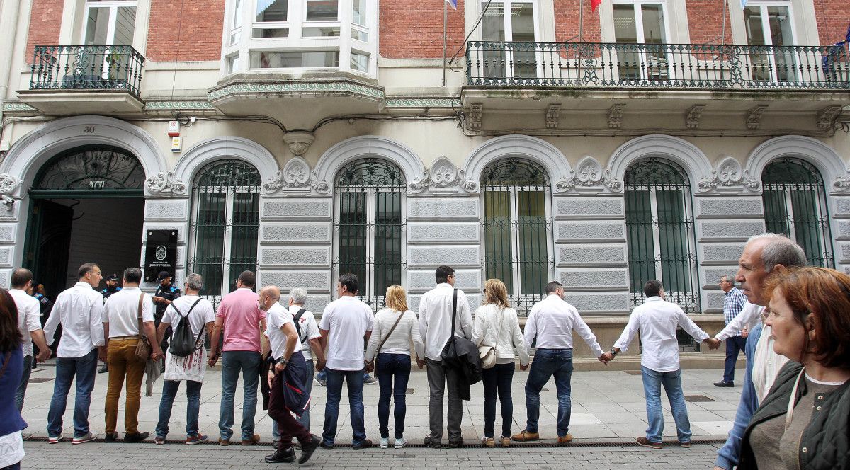 Protesta de la Policía Local de Pontevedra ante el Concello