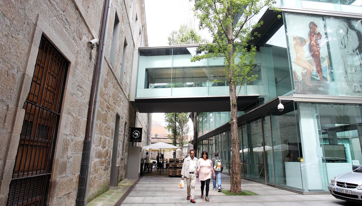 Pasarela acristalada entre o Sexto Edificio do Museo e o Sarmiento