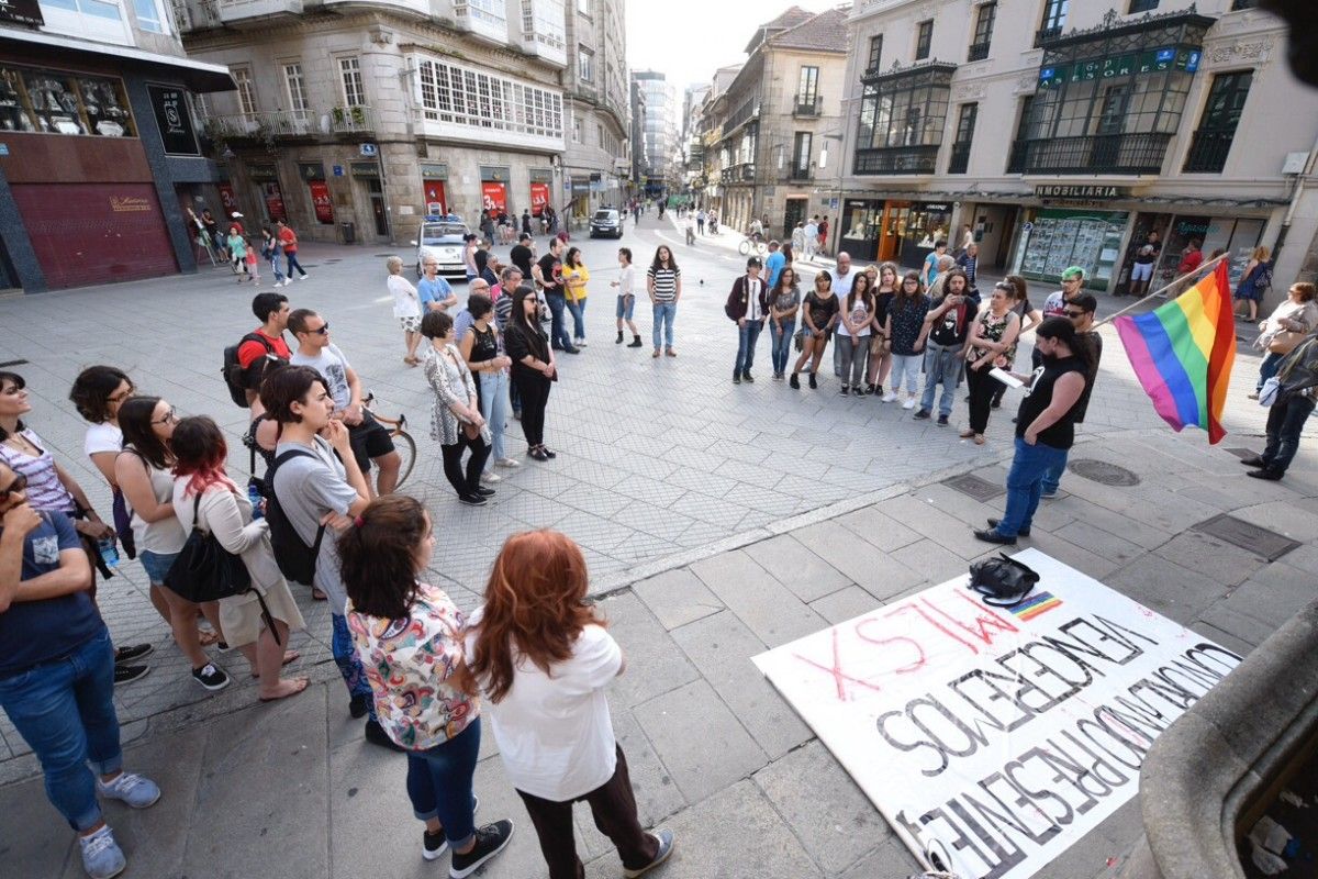 Concentración contra la LGTBI fobia en la plaza de la Peregrina