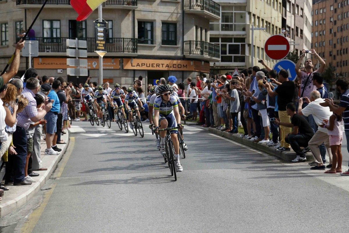 El pelotón de la Vuelta a su paso por Pontevedra en la edición de 2012