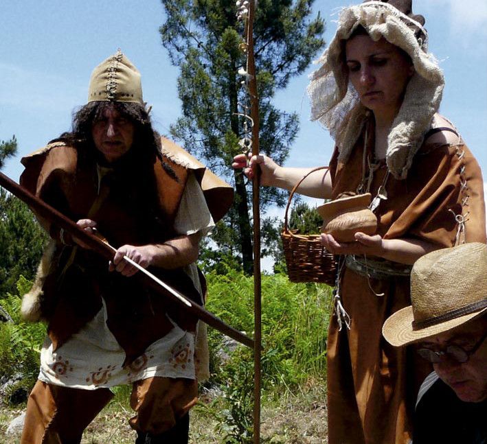 Visitas teatralizadas al Parque arqueolóxico de Arte rupestre de Campo Lameiro