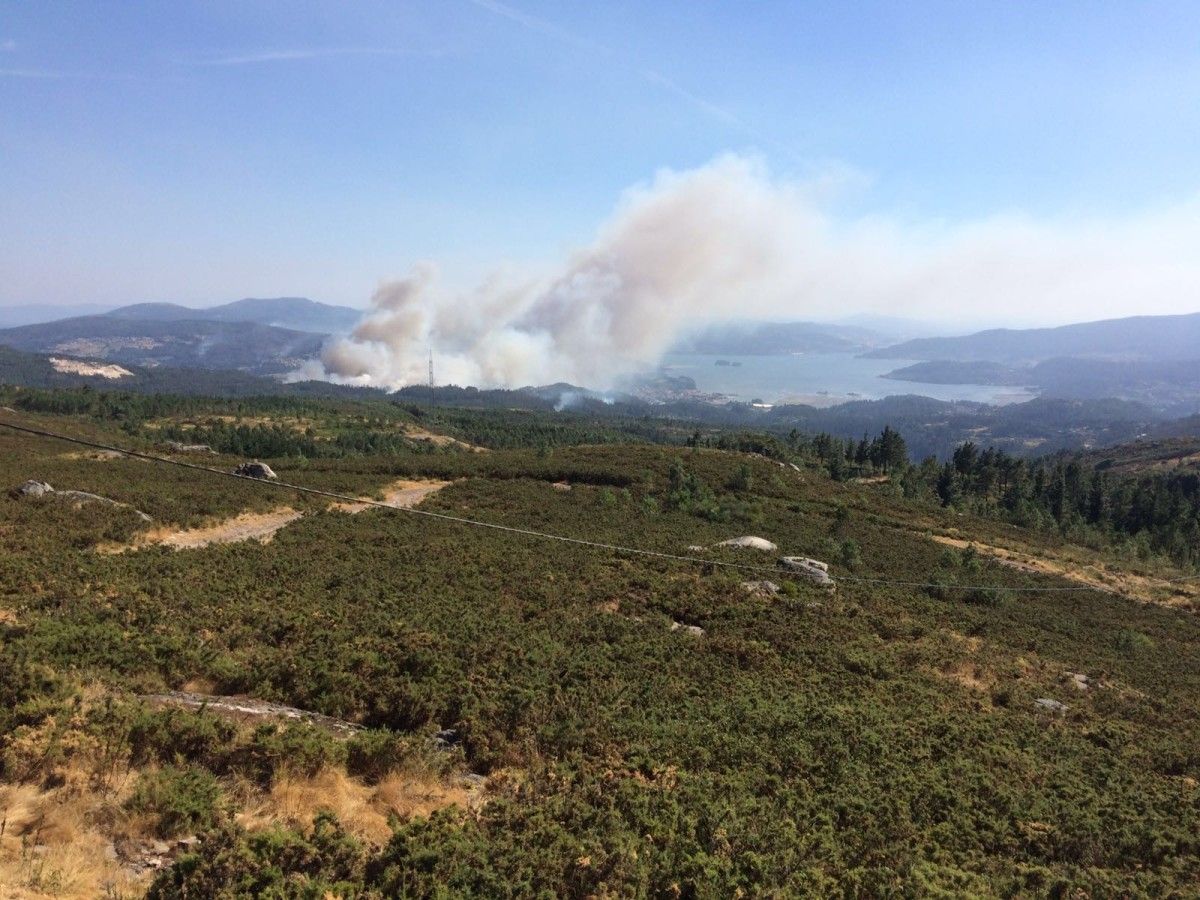 Incendio en O Rañadoiro y Acevedo en la parroquia de Ponte Sampaio