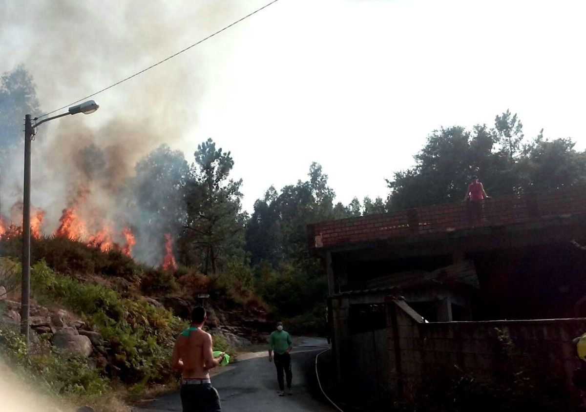 Tercer día de incendios en Vilar y O Rañadoiro, en Ponte Sampaio, en 2016