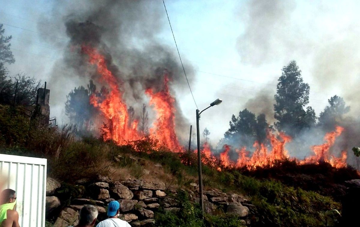 Tercer día de incendios en Vilar y O Rañadoiro, en Ponte Sampaio