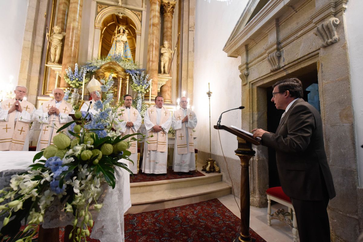 Tradicional ofrenda de la Deputación Provincial a la Virgen Peregrina 2016