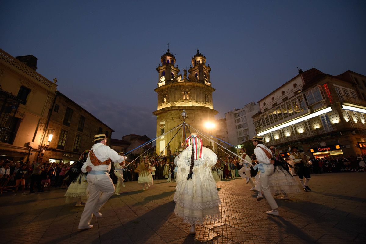 Procesión de la Virgen Peregrina y danza gremial de las cintas