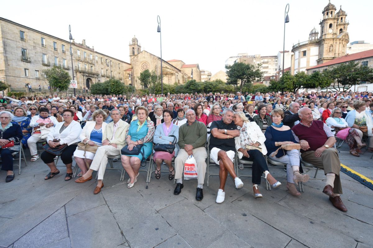 Concierto de Los tres soles del Paraguay en la plaza de A Ferrería