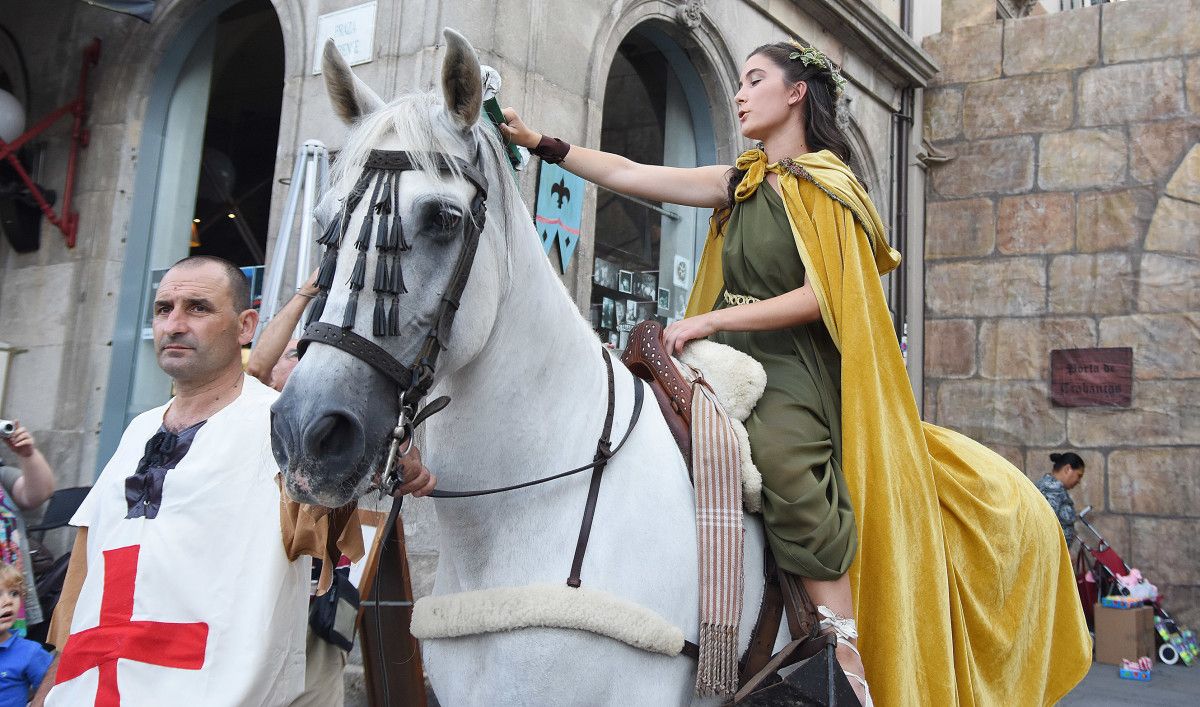 Pregoneros a caballo anuncian el inicio de la XVII Feira Franca 