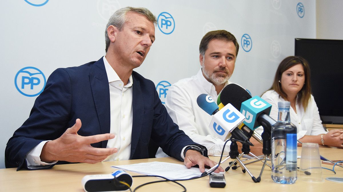 El presidente provincial del PP, Alfonso Rueda, durante la rueda de prensa