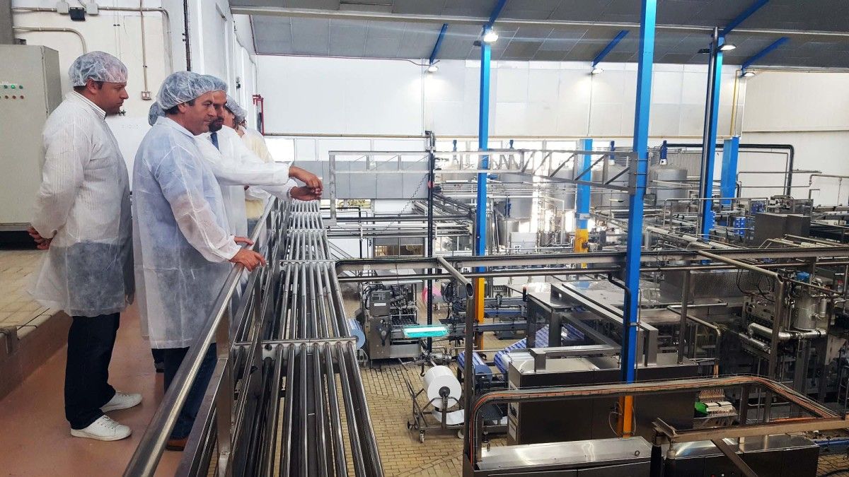 Visita de Luis Bará a la fábrica de Clesa en Caldas