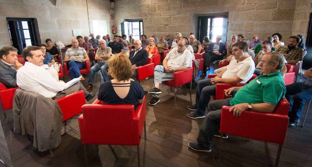 Reunión sobre sanidad de Luis Bará con colectivos de la ciudad