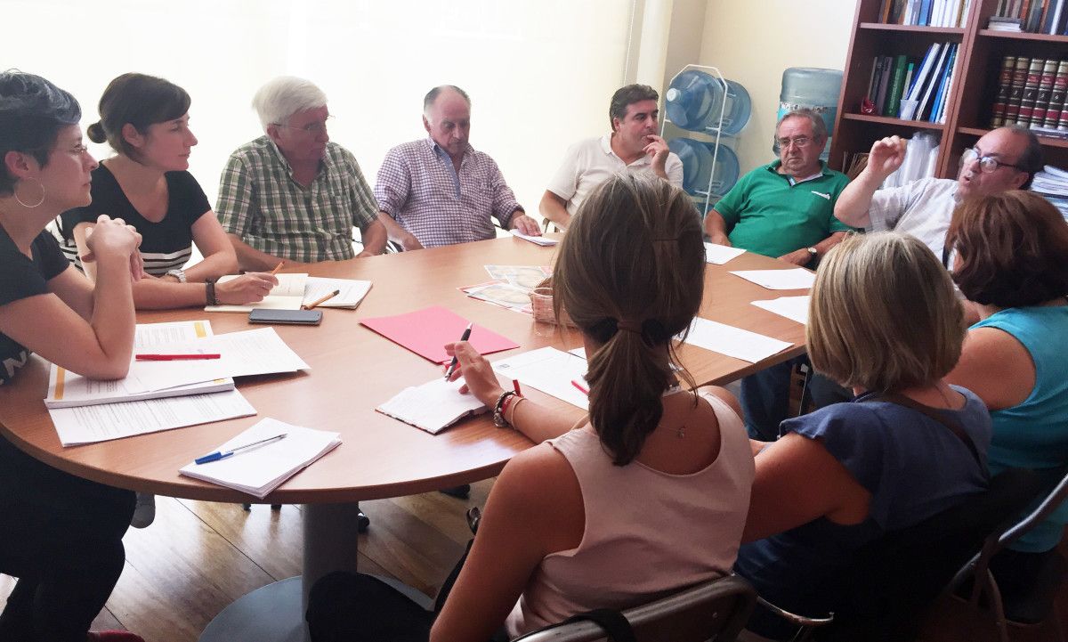 Reunión de candidatos del PSdeG-PSOE con colectivos vecinales de la ciudad