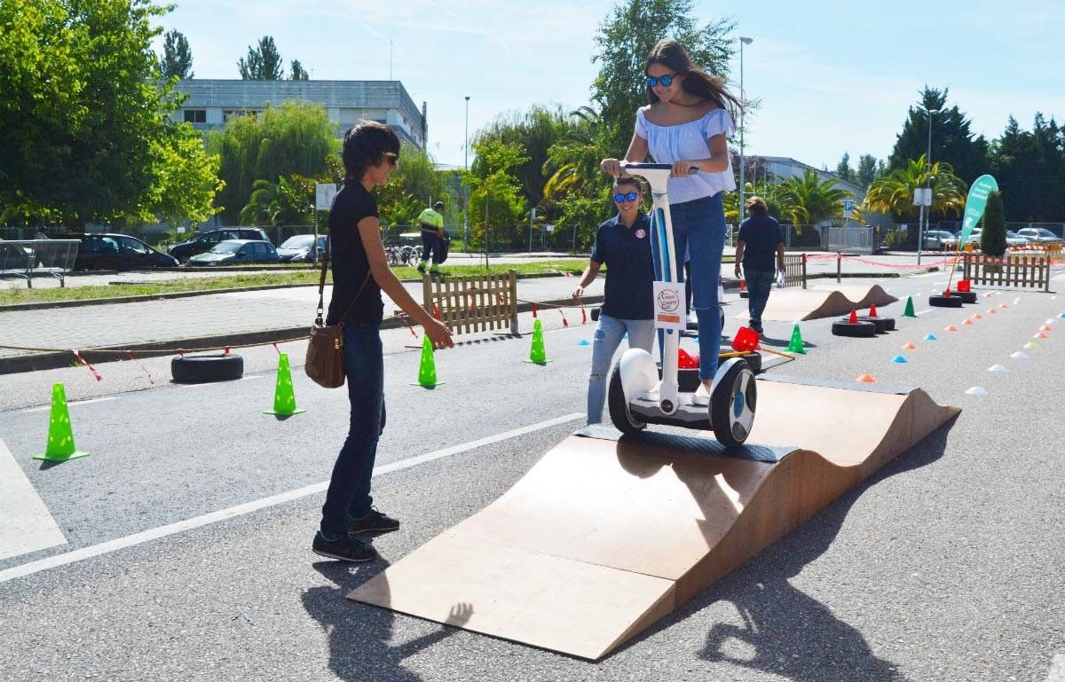 Prueba de ninebots en el Campus