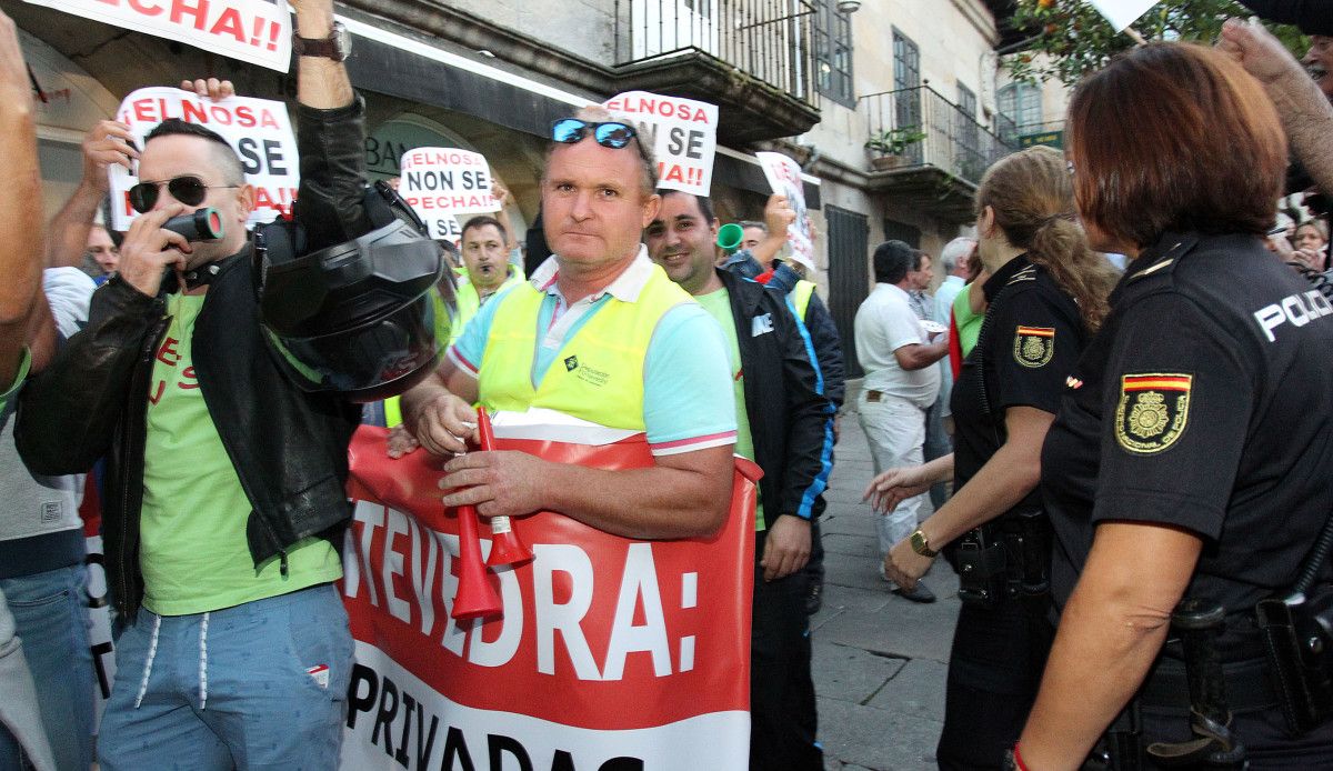 Protesta de trabajadores de Elnosa y el Parque de Maquinaria en el mitin del BNG