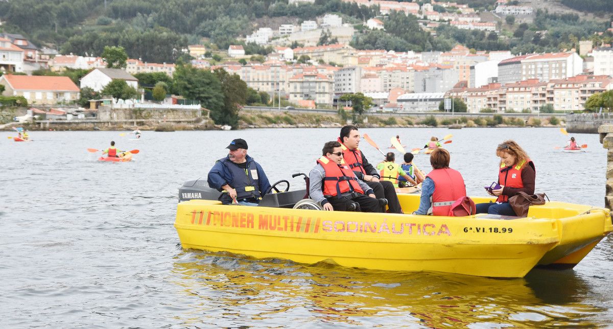 Jornada de paseo por la ría y pesca para personas con movilidad reducida