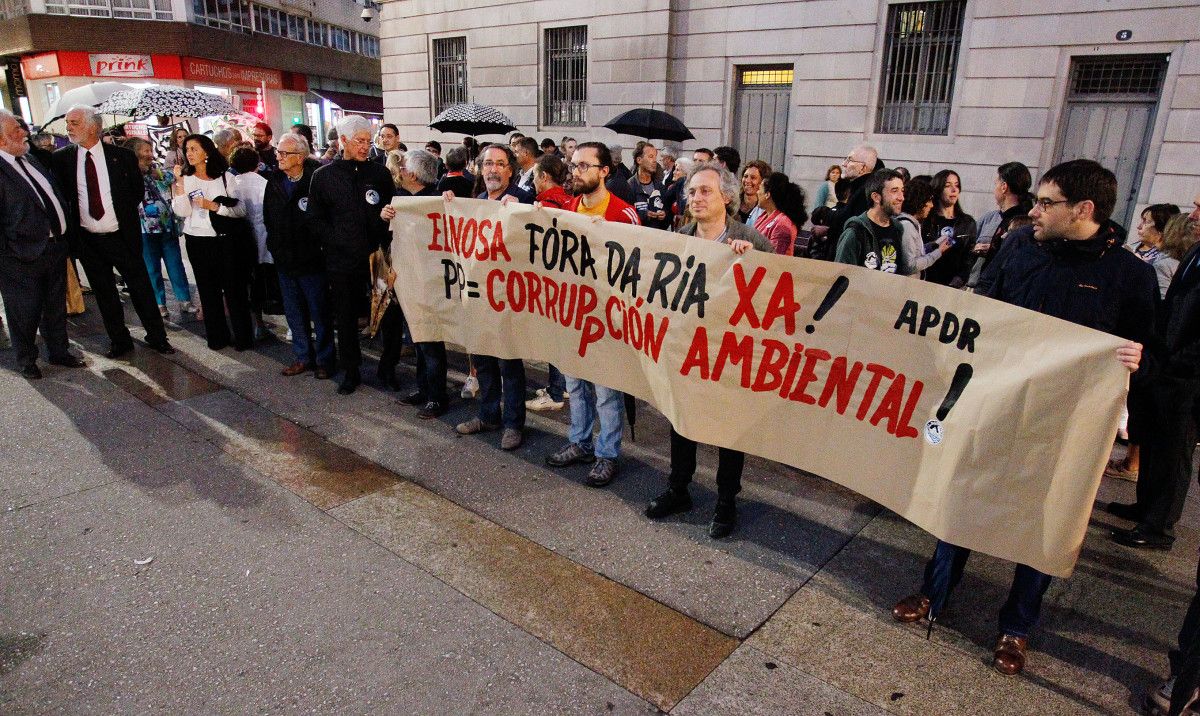 Concentración da APDR pedindo o peche de Elnosa