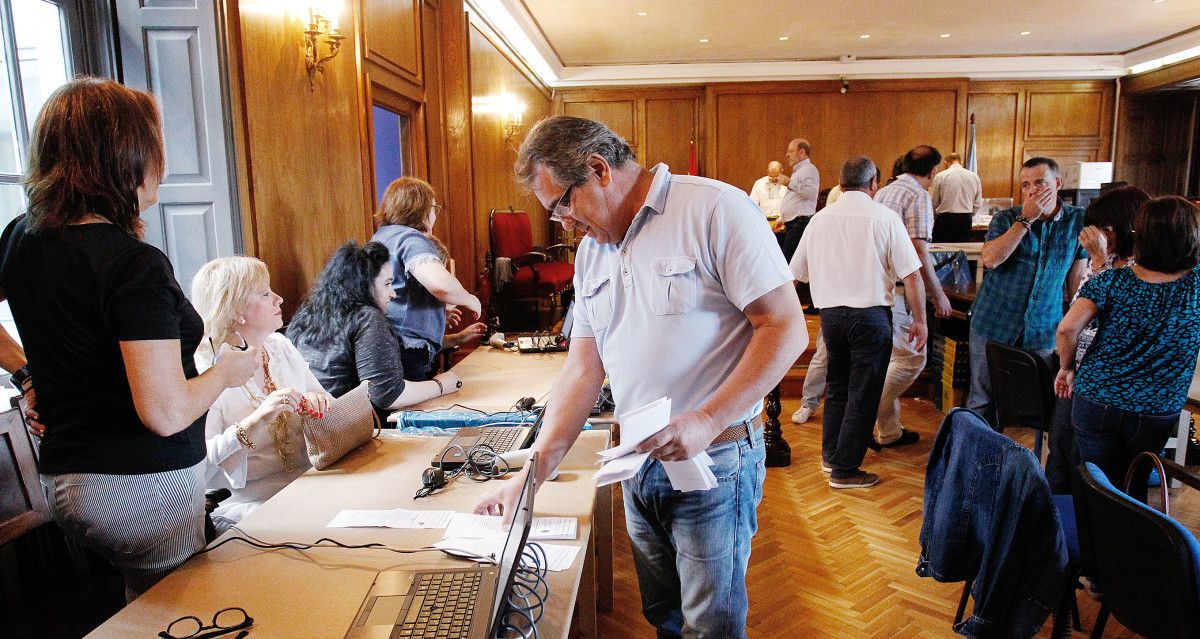 Recuento del voto exterior en la Audiencia de Pontevedra