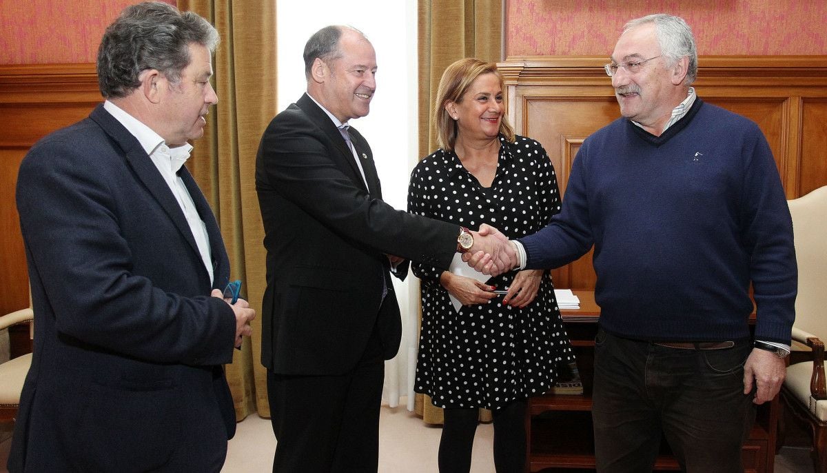 Firma del convenio entre la Deputación, el Concello y la Universidad de Vigo por el compost