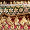 Mosaicos que decoran as paredes do templo do Buda ESmeralda