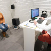 Realización de pruebas audiométricas en la cabina de Oído Centros Auditivos