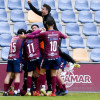 Os xogadores do Pontevedra celebran o gol de Charles que culminou a remontada fronte ao Avilés en Pasarón