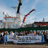 Protesta marítima contra la fábrica de celulosa de Altri en la llegada del Arctic Sunrise