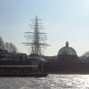 Chegada por barco ao peirao de Greenwich