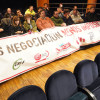 Membros da Xunta de Persoal do Concello de Pontevedra protestando no Pleno municipal