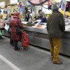 O mal tempo encarece o prezo do marisco no mercado de abastos de Pontevedra