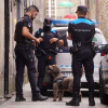 Intervención de las policías Nacional y Local en una operación antidroga en la calle Cousiño