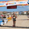 Lolo Penas, ganador de la II edición del medio maratón Maralba, entre O Grove y Sanxenxo