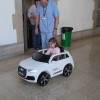O concesionario Vepersa doa coches eléctricos de xoguete para o desprazamento de nenos desde as habitacións ao quirófano