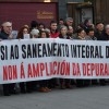Protesta contra la ampliación de la EDAR de Os Praceres en la Praza da Peregrina