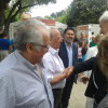 Luis del Olmo saluda a Jesús Hermida en la Festa da Vieira 2013