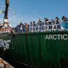 Protesta marítima contra la fábrica de celulosa de Altri en la llegada del Arctic Sunrise