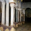 Columnas da sala de oración da Gran Mesquita