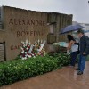 Ofrenda floral a Alexandre Bóveda na Caeira