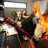Alumnado da escola de música Estudo Bonobo gravan en directo as cancións do disco "Doolittle" dos Pixies