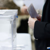 Xente votando en Pontevedra nas eleccións municipais do 28M