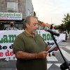 El alcalde Carlos Costa en la manifestación contra el cierre de la sucursal de Abanca en Campo Lameiro