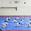 Entrenamientos de esgrima y taekwondo en el antiguo pabellón de la ONCE