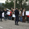 Afectados por las preferentes esperando al presidente del Gobierno a las puertas de la Brilat
