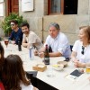Miguel Anxo Fernández Lores comiendo con su familia en la jornada de reflexión