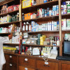Expositor con productos para las plagas en Droguería Esteban