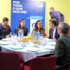 Núñez Feijóo mantiene un desayuno con representantes del empresariado pontevedrés