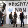  Marea Pontevedra cuelga un telar para reclamar el uso sanitario del Hospital Provincial