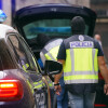Intervención de agentes de la Policía Nacional en una operación antidroga en Pontevedra, investigada por la UDYCO