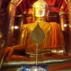 Gran Buda dourado de Wat Phanan Choeng