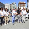 Salida de la Vuelta desde la Plaza de España de Pontevedra en su segunda etapa